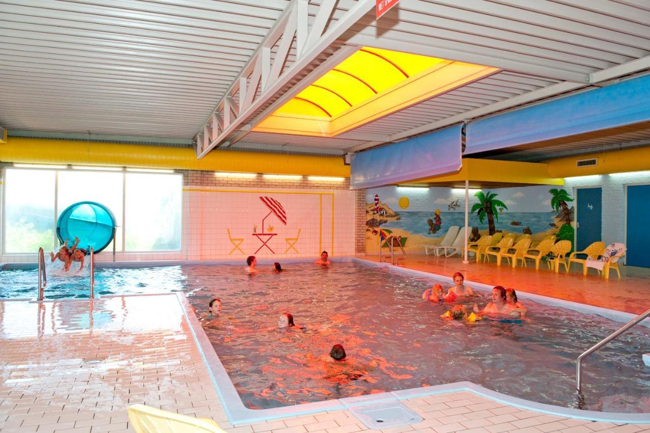 Luxe 5-Persoons Chalet Op Familiecamping Baarland Екстериор снимка
