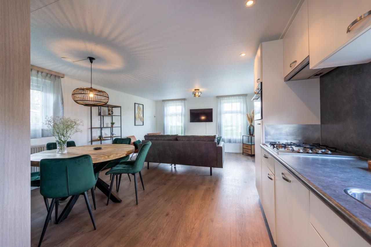 Luxe 5-Persoons Chalet Op Familiecamping Baarland Екстериор снимка