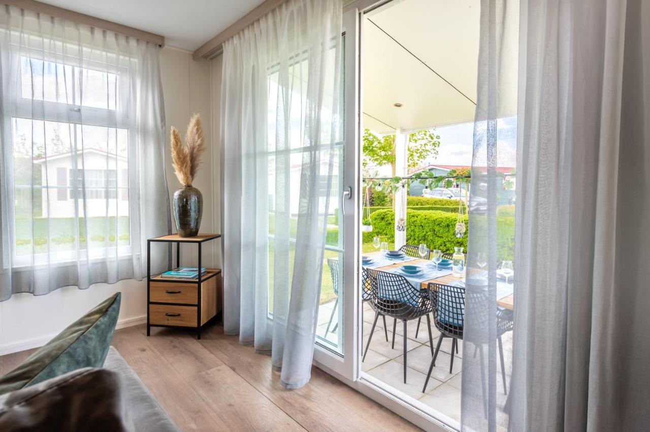 Luxe 5-Persoons Chalet Op Familiecamping Baarland Екстериор снимка